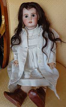 Antique bisque head doll, beautiful French doll, a lovely SFBJ Jumeau doll, dated about 1900/1905.