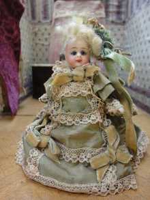 Antike Puppe, französische Mignonette, um 1890.