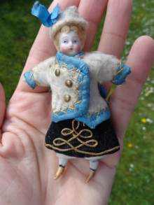 Antike Puppenstubenpuppe, kleine russische Dame, um 1900.