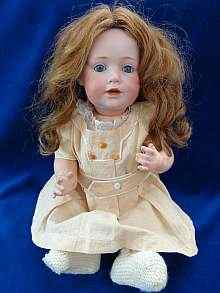 Antike Porzellankopfpuppe, sogenannter Hilda-Typ, von J.D. Kestner, um 1910. Antique bisque head doll, adorable Kestnerbaby, Hilda's sister, made about 1910.